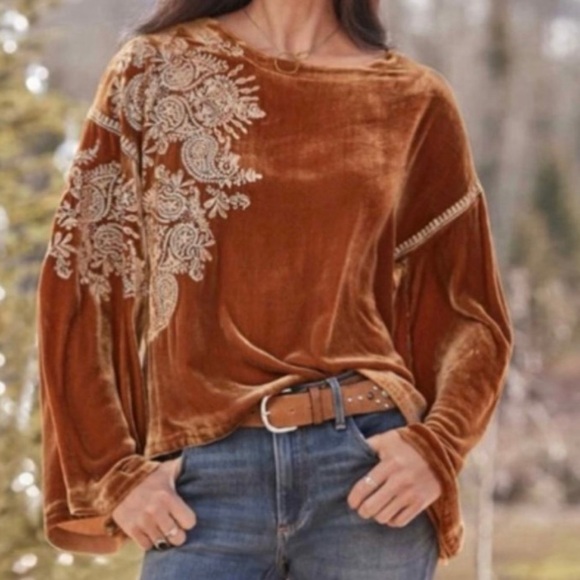 Sundance Tops - Sundance Dreams in Harvest
Carmel Embroidered Velvet Top size XXL